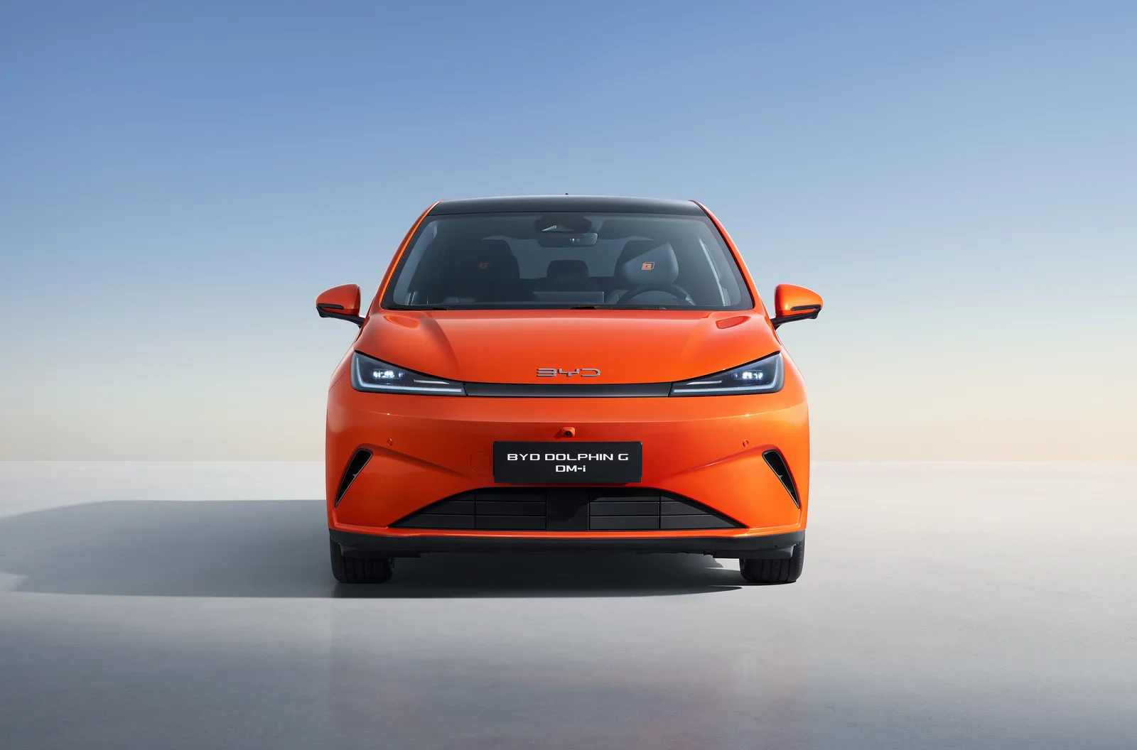 Nuova BYD Dolphin G DM-i, vista tre quarti